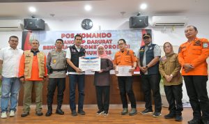 Gubernur Jawa Timur Serahkan Bantuan Rp3,8 Miliar untuk Aceh, Tinjau Penanganan Bencana Hidrometeorologi