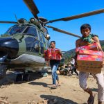 Dengan Heli TNI AU, Kak Na Tembus Pedalaman Lokop untuk Membawa Harapan bagi Korban Banjir Aceh Timur