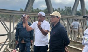 Wakil Gubernur Aceh, Fadhlullah, SE di dampingi Bupati Bireuen, Mukhlis meninjau langsung jembatan Awe Guetah Kab. Bireuen, sabtu, 6 Desember 2025