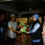 Mukarramah Fadhlullah, Istri Wagub Aceh, Salurkan Bantuan Banjir dan Bertemu Langsung Keuchik Hamdani di Peudada