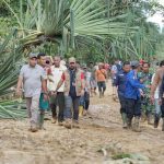 Jalur Lintas Aceh Timur – Langsa Pulih, Bantuan Logistik Tembus Pedalaman Aceh Timur via Sungai dan Udara