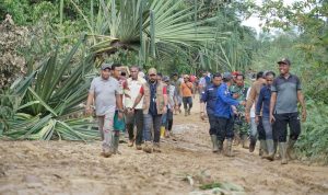 Jalur Lintas Aceh Timur – Langsa Pulih, Bantuan Logistik Tembus Pedalaman Aceh Timur via Sungai dan Udara