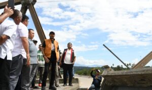 Mualem Tinjau Dampak Banjir Bandang di Aceh Tenggara dan Gayo Lues