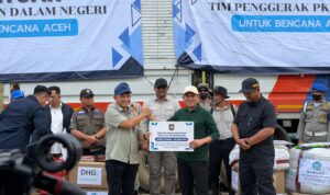 Wagub Aceh Dampingi Mendagri Serahkan Bantuan Pascabanjir di Aceh Tamiang dan Aceh Timur