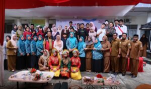Sumringahnya Kak Na, Terima Batik Dari Zahra