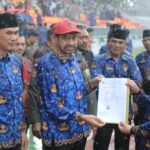 Di Tengah Hujan Deras, Mualem Serahkan SK PPPK Paruh Waktu untuk Ribuan Honorer