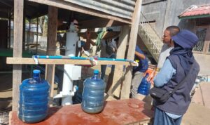 Warga Terdampak Banjir masih kesulitan mendapatkan Air bersih dan MCK