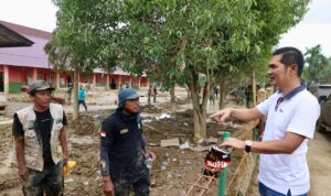 Relawan ASN Bersihkan Fasilitas Pendidikan di Tamiang, Sekda Pantau Langsung ke Lapangan
