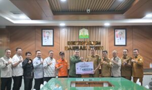 Sekda Aceh Terima Bantuan Solidaritas Pemko Makassar untuk Korban Banjir