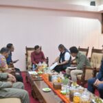 Wagub Aceh Bahas Penanganan Bencana dan Pembangunan Huntara Bersama Wakil Kepala Badan Pengaturan BUMN