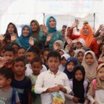 Tinjau Sekolah Darurat, Kak Na: Jaga Semangat Belajar Anak-Anak Kita