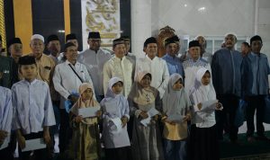 Mendagri Tito Karnavian Bersama Wagub Aceh Serahkan Santunan Anak Yatim di Islamic Center Lhokseumawe