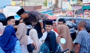 Wujud Kepedulian, Ketua DPRK Nagan Raya Salurkan Sirup di Hari Kedua Ramadan