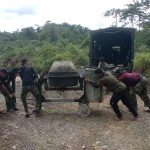 Akselerasi Infrastruktur, Satgas TMMD Ke-127 Turunkan Mesin Molen Guna Percepat Pengecoran Box Culvert