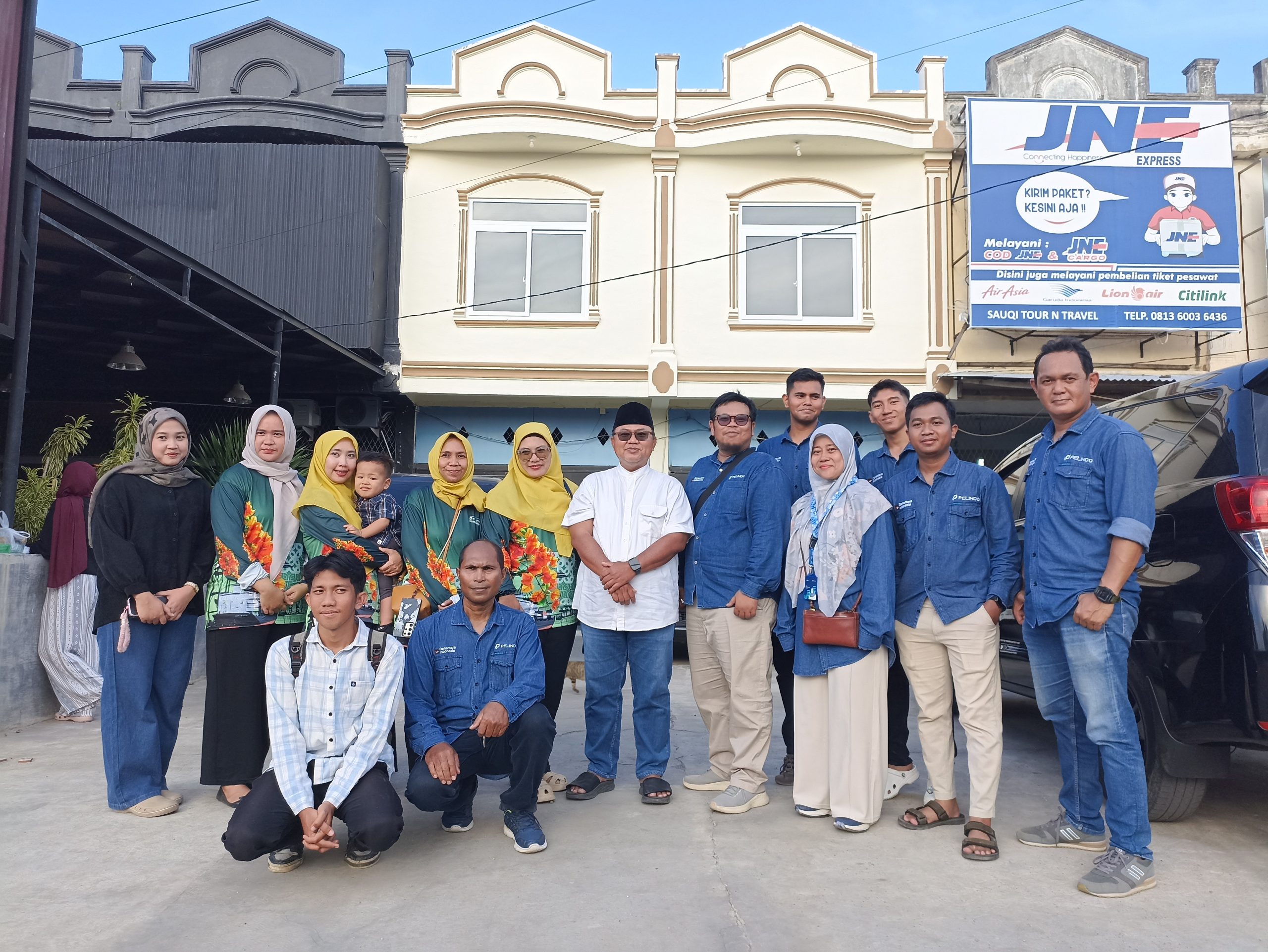 PT Pelabuhan Indonesia (Persero) melalui Regional I Cabang Malahayati dan Subholding Pelindo Multi Terminal (SPMT) Branch Malahayati turun langsung ke jalan membagikan paket takjil kepada masyarakat dalam aksi sosial bertajuk “Pelindo Berbagi Ramadan”. Kamis 05/03/2026