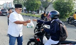 Pelindo Peduli, GM Agust Deritanto Pimpin Langsung Aksi Berbagi Takjil di Banda Aceh
