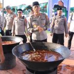 Pererat Silaturahmi, Kapolda Aceh Berbaur dengan Warga di Area Masak Kuah Beulangong