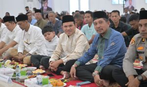 Sambangi Huntara Pidie Jaya, Wagub Aceh Fadhlullah Buka Puasa Bersama Korban Bencana
