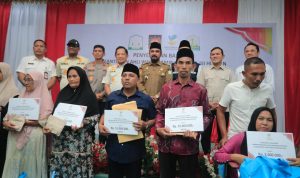 Wagub Aceh Dampingi Mendagri dan Mensos Serahkan Bantuan Pemulihan bagi Korban Bencana Aceh Timur