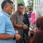 Tradisi Menjelang Idulfitri, Seribuan Warga Padati Meuligoe Terima Santunan THR dari Mualem