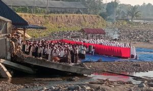 Setahun Pascabanjir Aceh, Warga Cot Meurak Blang Bertahan Salat di Reruntuhan Masjid