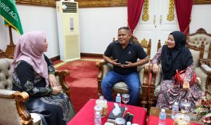 Momen Hangat di Meuligoe, Marlina Muzakir Jamu Makan Siang Sopir Truk Penolong Banjir