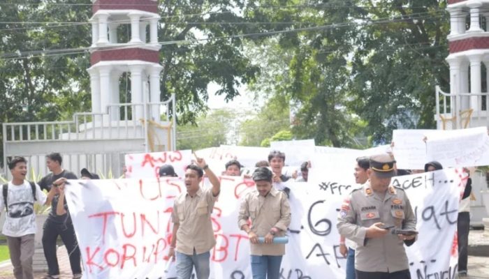 Kawal Aspirasi Mahasiswa, Satpol PP dan Polresta Amankan Unjuk Rasa GAMPATA di Kantor Gubernur