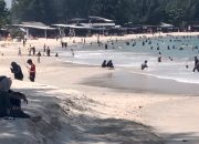 Eksotisme Pantai Lampuuk Jadi Magnet Utama Wisatawan pada Libur Idul Fitri 1447 H