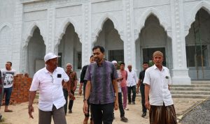 Dedikasi di Kampung Halaman: Kisah Muzakir Manaf Bangun Masjid Tanpa Anggaran Negara