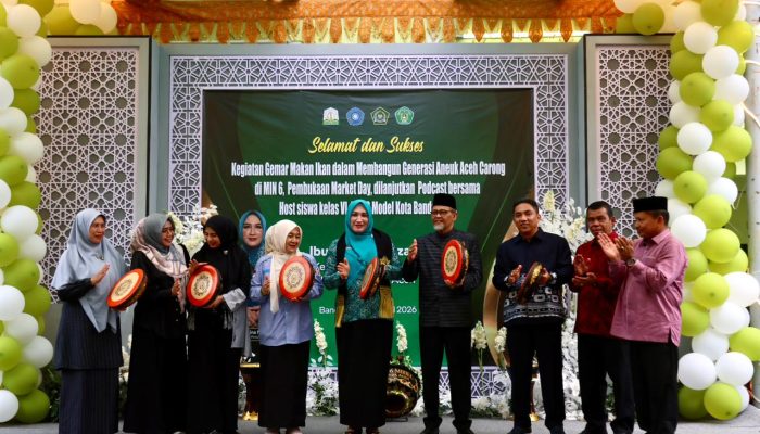 Kampanye Gemarikan, Bunda Guru Aceh Borong Jajanan Sehat di Market Day MIN Model