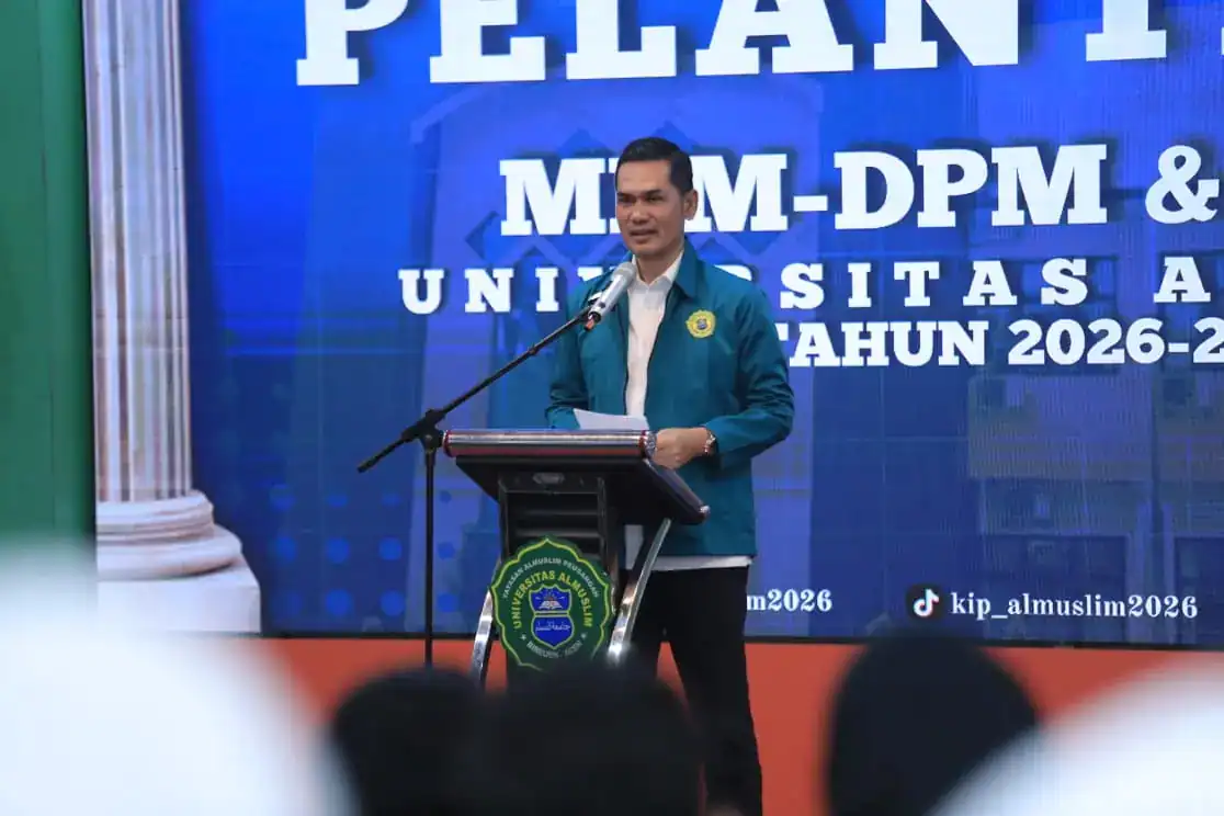 Sekda Aceh memberi sambutan di acara universitas dan organisasi mahasiswa.