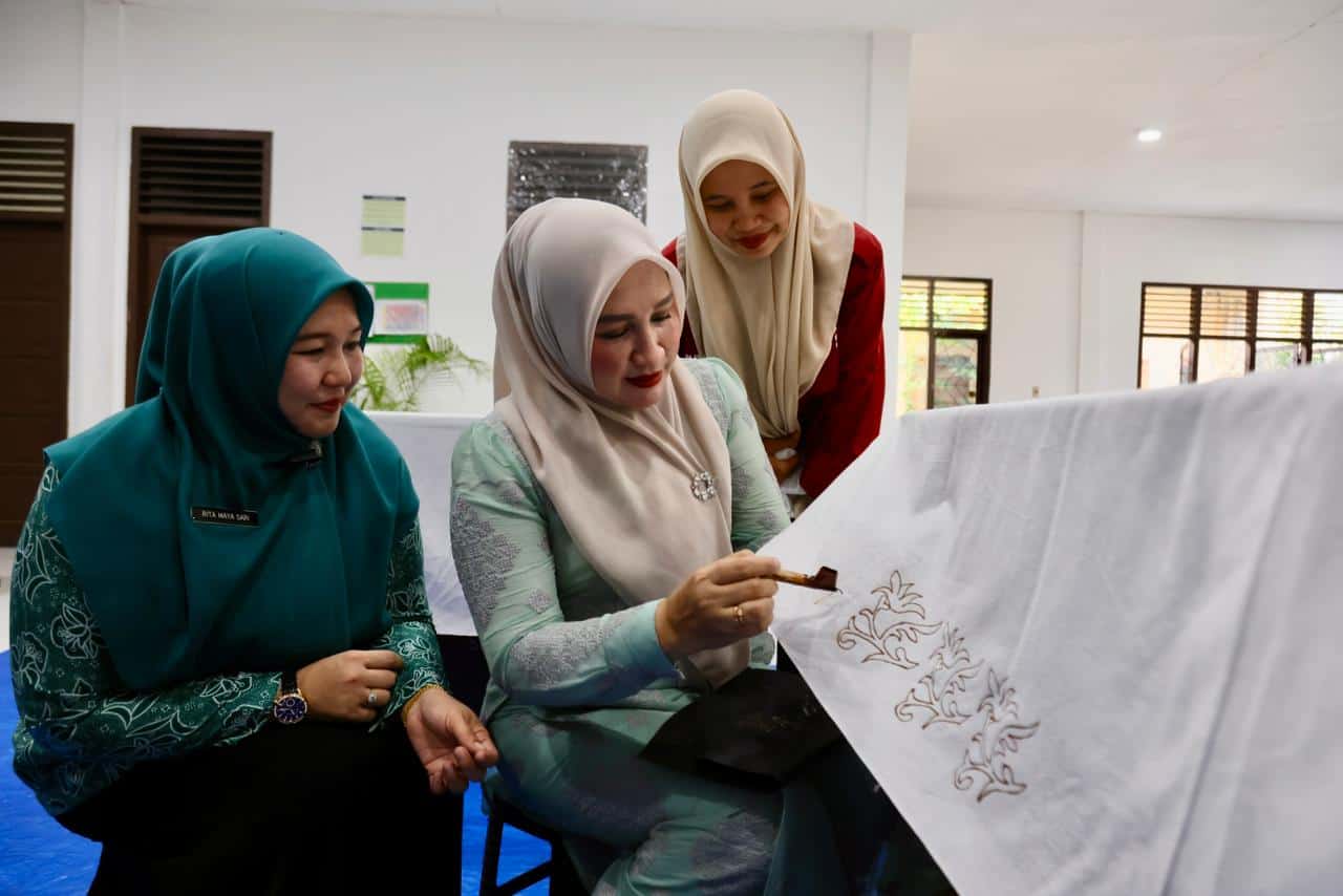 Pewarta Aceh, wanita, kerajinan tangan, seni, budaya, diskusi, workshop, kegiatan komunitas, inovasi.