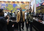 Mualem Pantau Langsung Rapat Revisi UUPA di Badan Legislasi DPR RI
