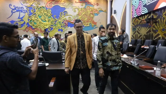 Mualem Pantau Langsung Rapat Revisi UUPA di Badan Legislasi DPR RI
