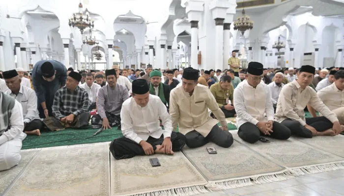 Wagub Fadhlullah Salat Iduladha di Masjid Raya Baiturrahman, Abi Anwar Kuta Krueng Sampaikan Khutbah