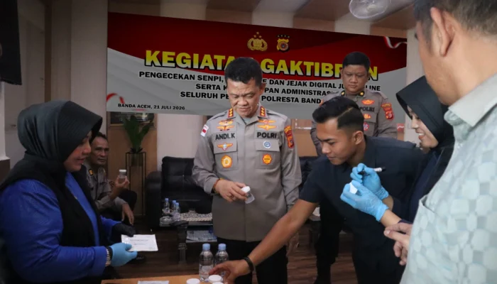 Kapolresta Banda Aceh Pimpin Tes Urine dan Periksa Ponsel Personel