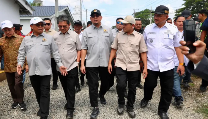 Wagub Aceh dan Komisi VI DPR RI Percepat Rehabilitasi Huntara Aceh Tamiang