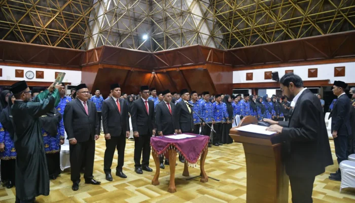 Mualem Cetak Sejarah, Lantik 248 Kepala SMA, SMK, dan SLB se-Aceh