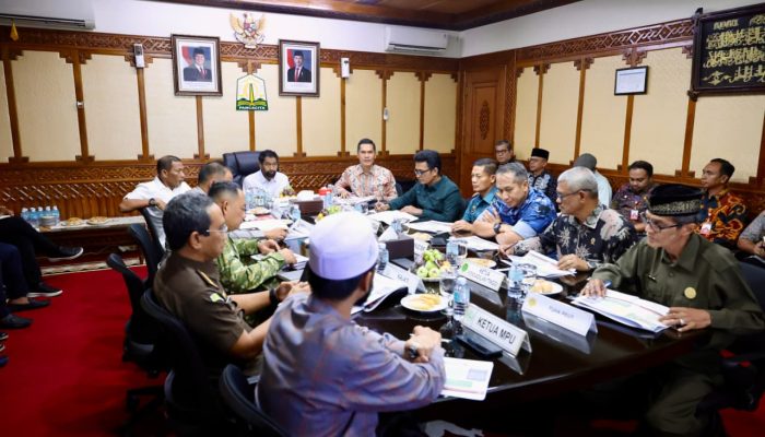 Mualem dan Forkopimda Bahas Penetapan Status Bencana Aceh Pascatransisi