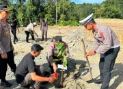 Kapolres Nagan Raya Pimpin Green Policing melalui Penanaman Pohon