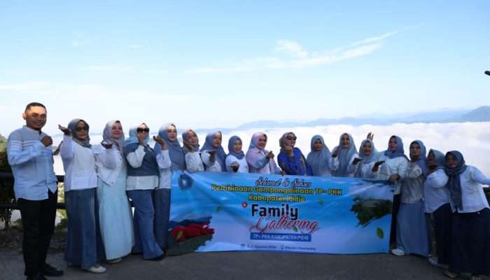 Kak Ana Nikmati Panorama Negeri di Atas Awan di Kilonam Geumpang