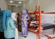 Kak Na Ajak Generasi Muda Lestarikan Tenun Aceh