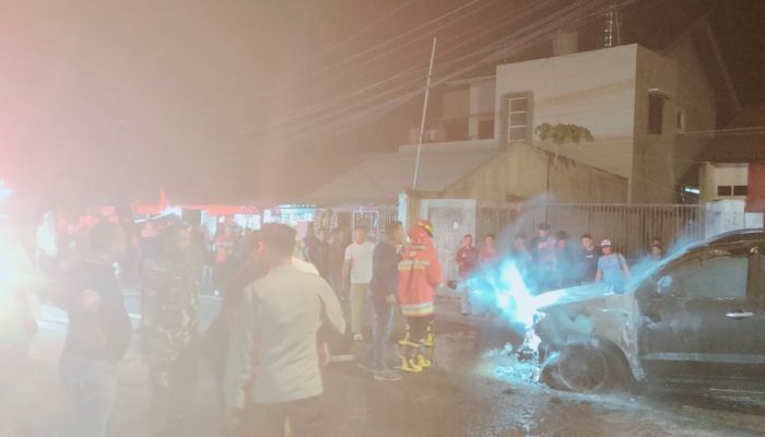 Fortuner Terbakar Saat Macet di Lamlagang, Kerugian Rp150 Juta