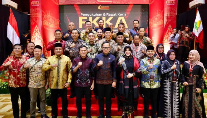 Wagub Aceh dan Wamendagri Kukuhkan Forum KKA Periode 2025–2030