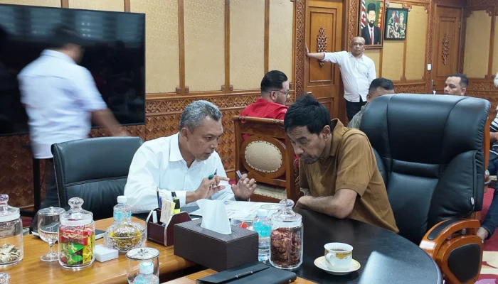 Gubernur Mualem Instruksikan Distanbun Pacu Bantuan Petani