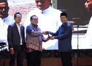 Wagub Aceh Terima Penghargaan Penguat Ekonomi Syariah